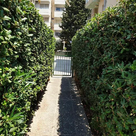 Oyster Apartment *